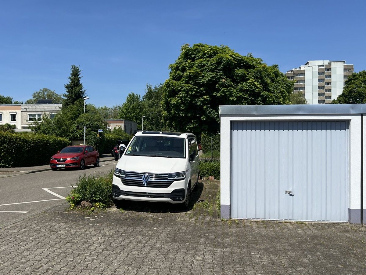 Garage und Stellplatz